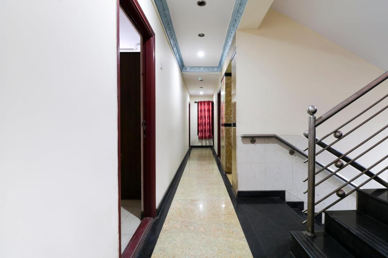 OYO 71675 New Aishwarya Comforts Hotel Bangalore Exterior foto